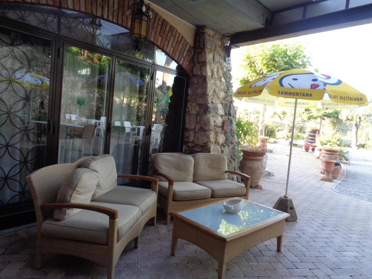 קיוזי Hotel Rosati מראה חיצוני תמונה