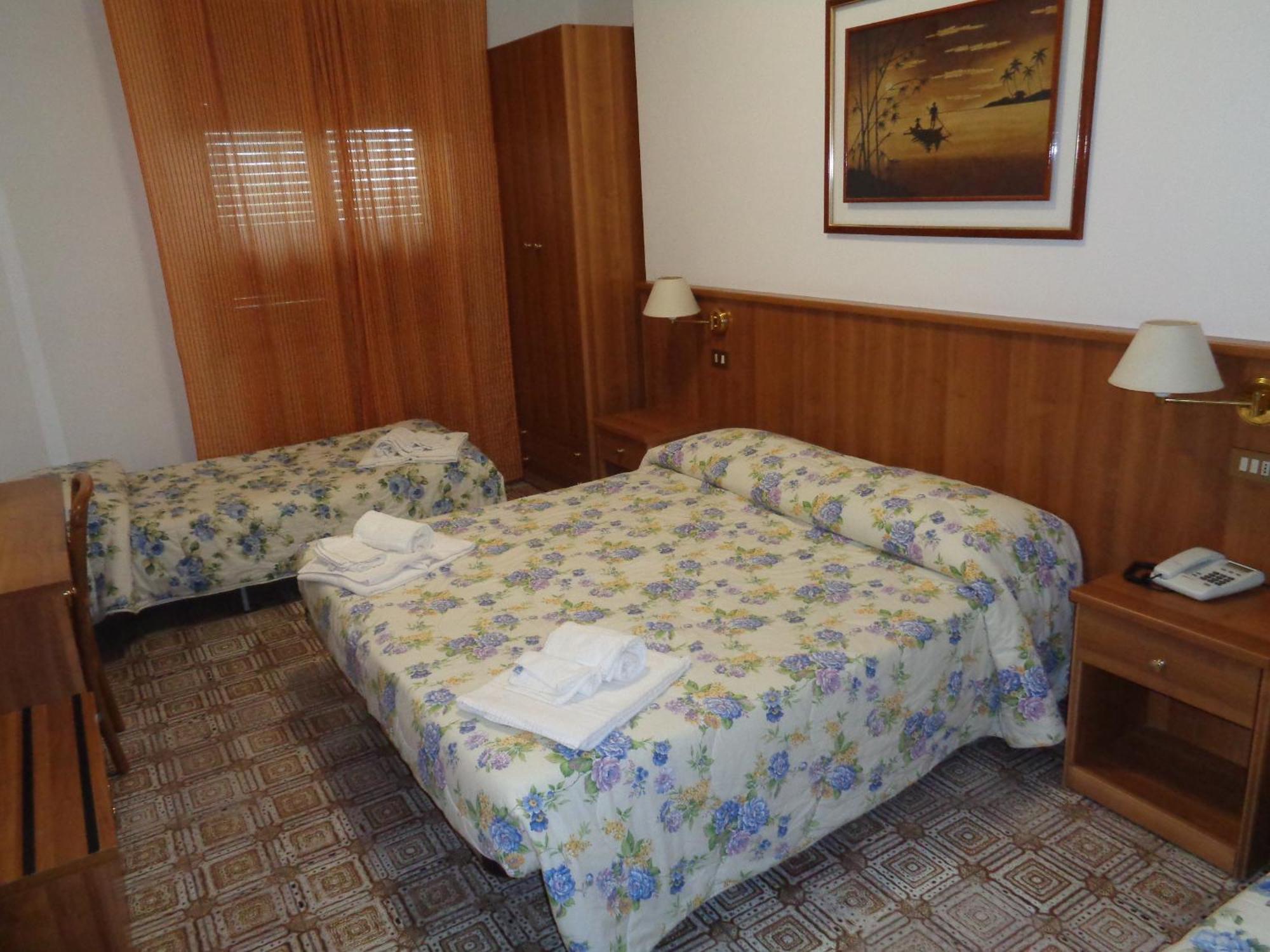 קיוזי Hotel Rosati מראה חיצוני תמונה