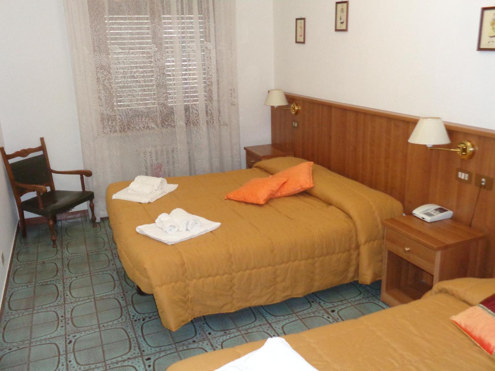 קיוזי Hotel Rosati מראה חיצוני תמונה