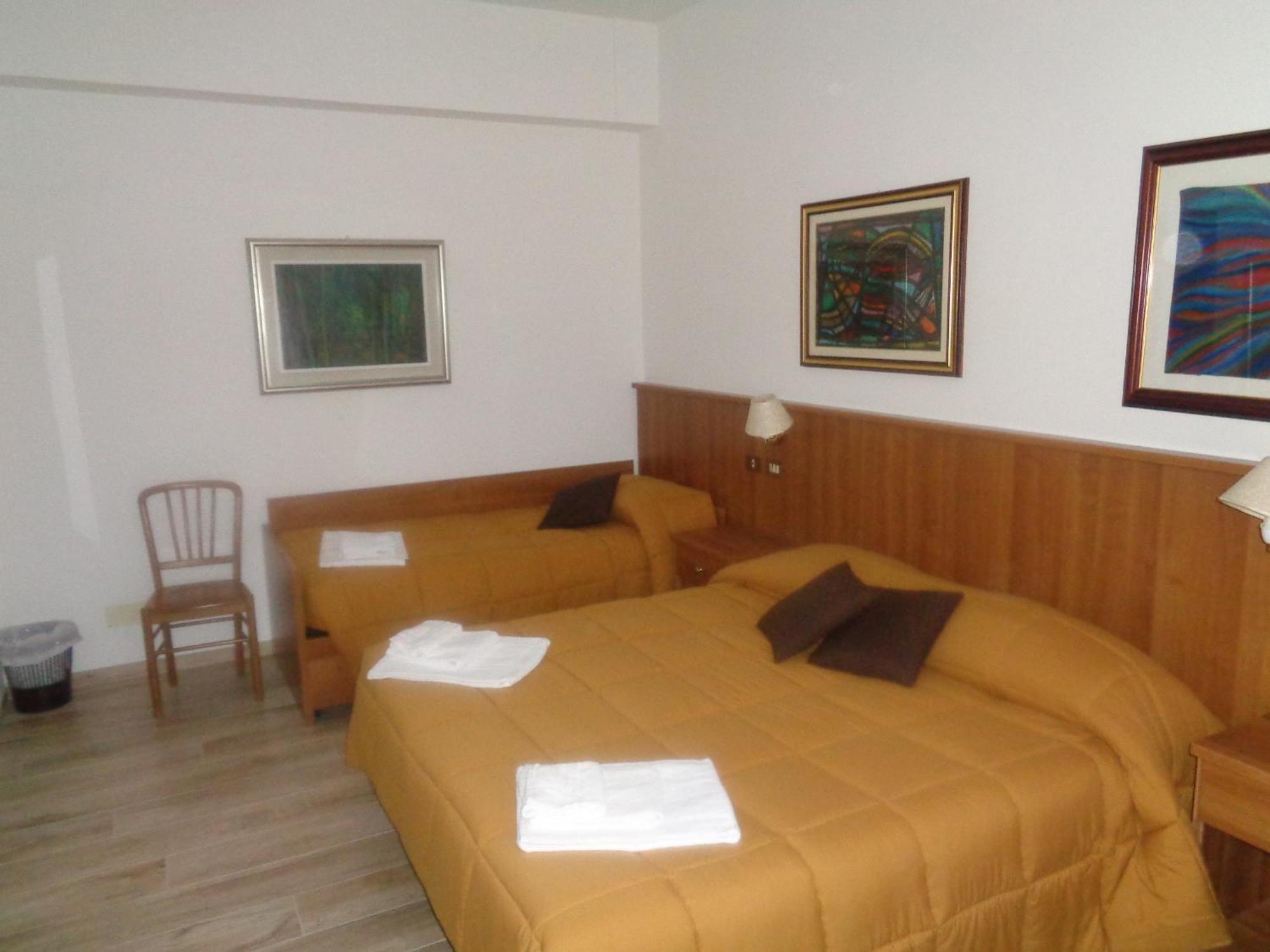 קיוזי Hotel Rosati מראה חיצוני תמונה