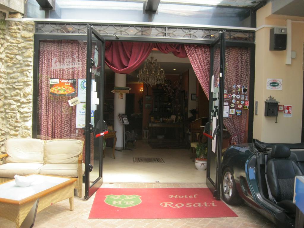קיוזי Hotel Rosati מראה חיצוני תמונה